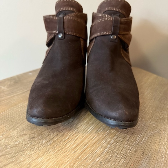 FUGITIVE Brown Suede Leather Boots Booties Heeled Heels - Picture 6 of 13